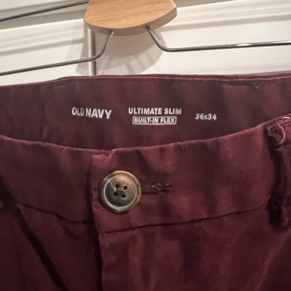 Men’s Old Navy maroon chino pants 36x34 w/ hole - Picture 4 of 8